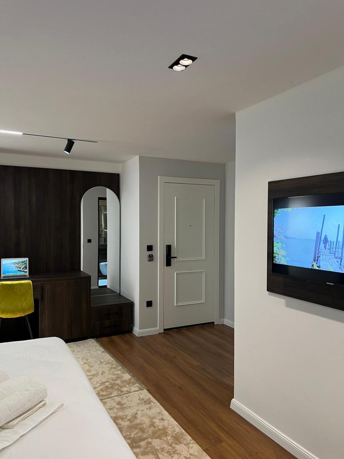 Hotel Europa Prishtina Priştine Dış mekan fotoğraf