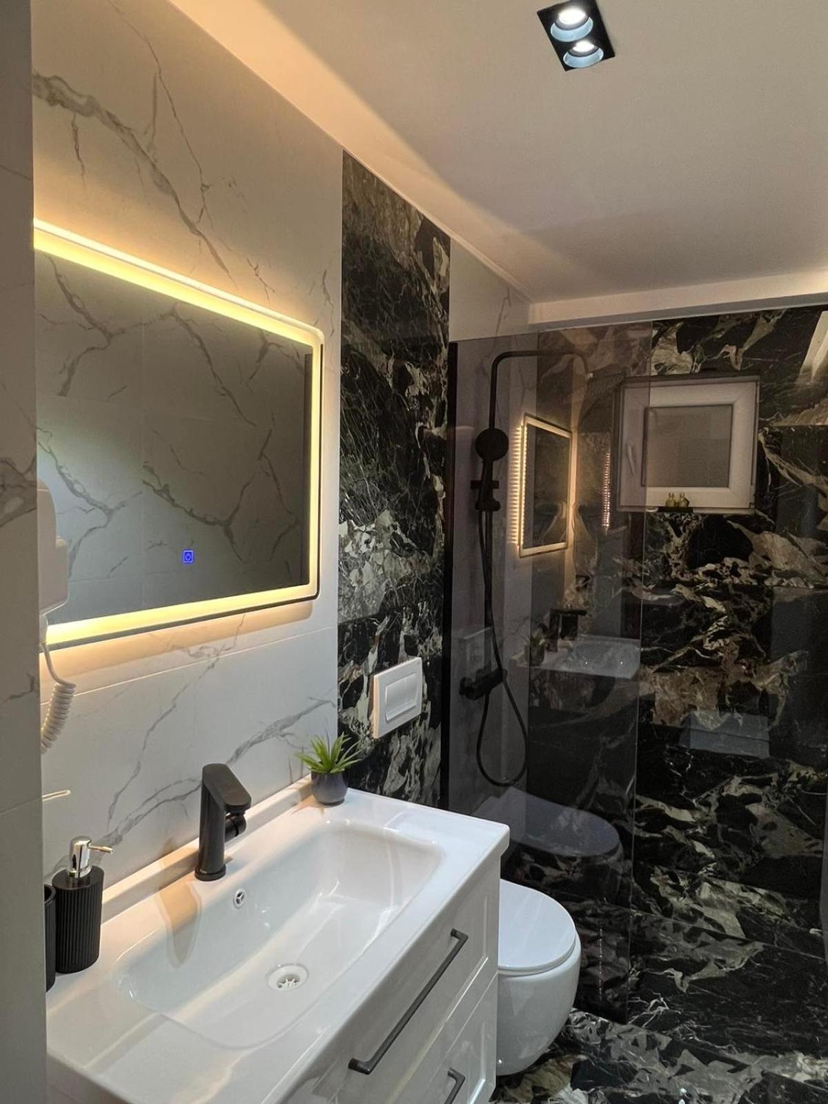 Hotel Europa Prishtina Priştine Dış mekan fotoğraf